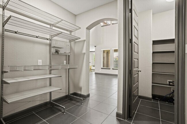 Building Photo - 14105 N Lake Branch Ln