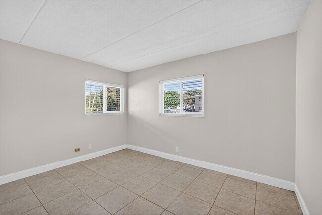 Building Photo - 821 Lighthouse Dr