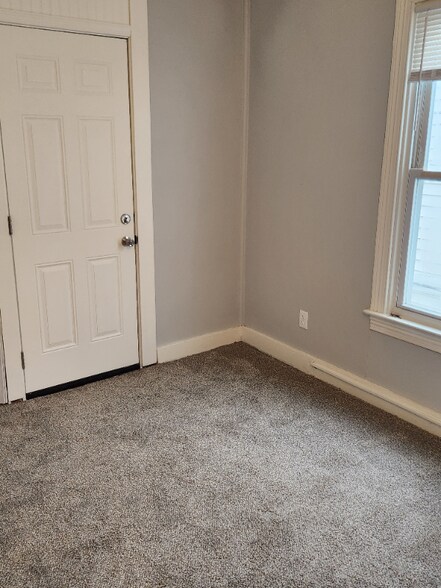 Building Photo - 958 E Princess St