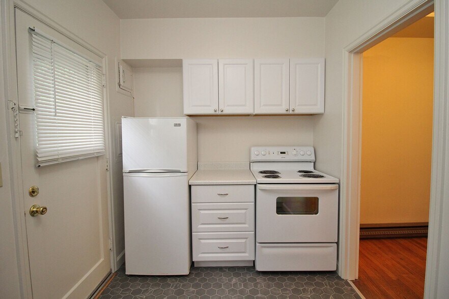 Building Photo - 3507 SW 11th Ave