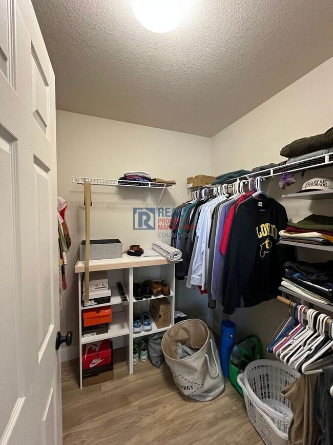 Building Photo - 9597 Fox Den Dr