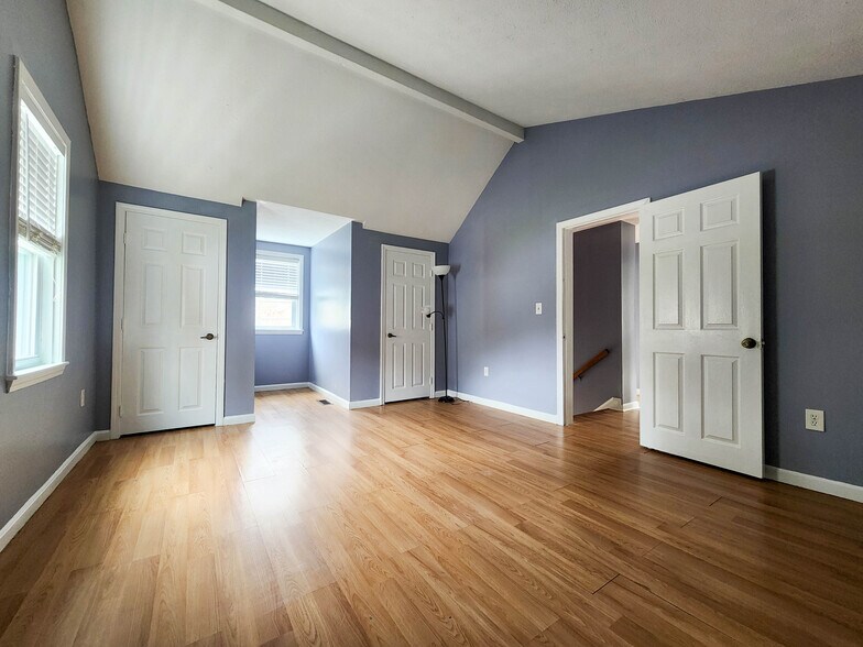 Building Photo - 67 Burgundy Dr