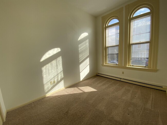 Building Photo - 124 Orange St