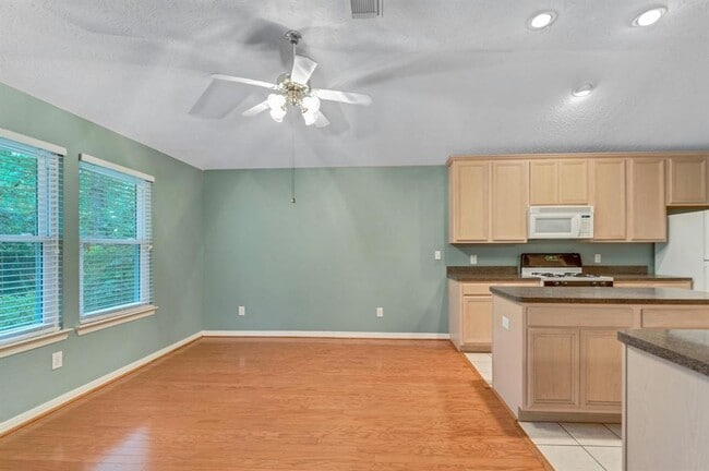 Building Photo - 519 Mesquite Dr