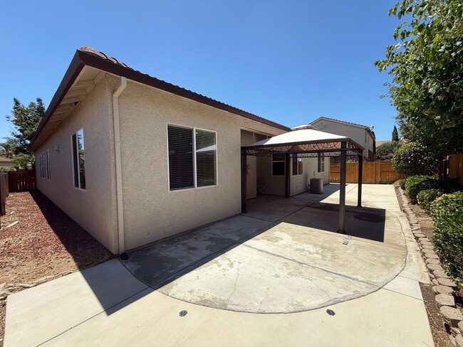 Building Photo - 4-bedroom single story in Sylvan School District!