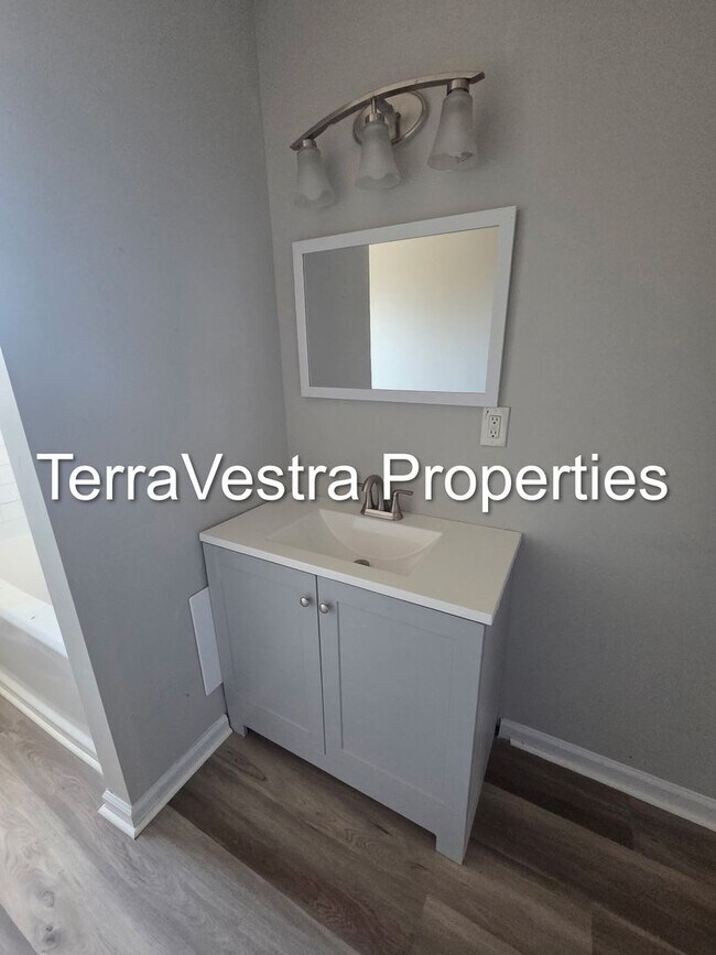 Building Photo - 711 N 3rd St