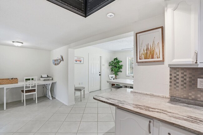 Building Photo - 27526 Los Amigos Ln