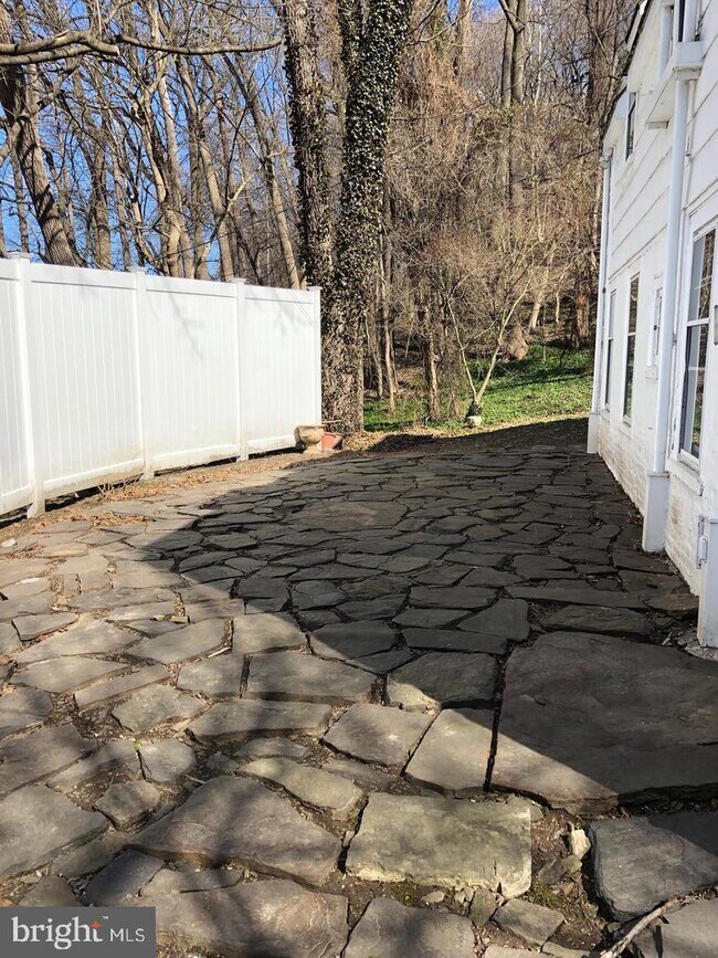 Building Photo - 1243 Bryn Tyddyn Dr