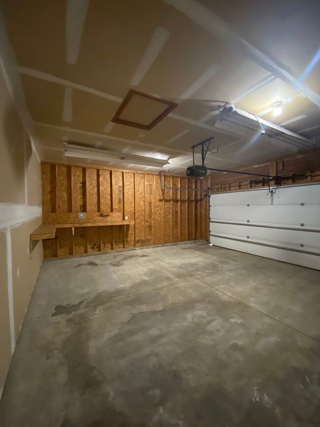 Building Photo - 3 Bedroom Home in Jimtown Schools!