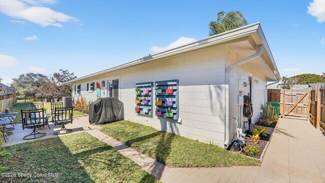Building Photo - 425 Via Valencia Ct