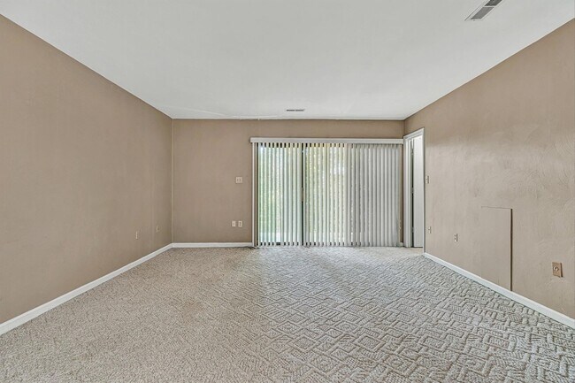 Building Photo - 3372 Forest Ct