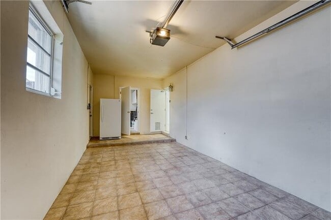 Building Photo - 2000 Admirals Way