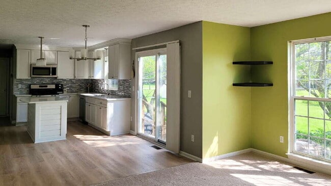 Building Photo - 34835 Cambridge Dr