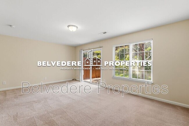 Building Photo - 36 Ackland Dr