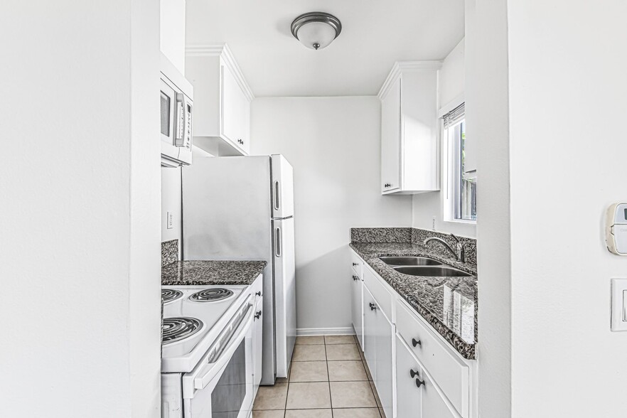 Building Photo - 67 Alamitos Ave