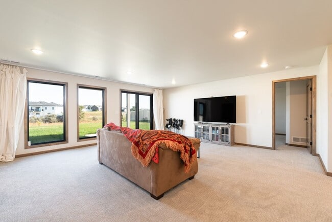 Building Photo - Beautiful Single Family Home in North Bismarck