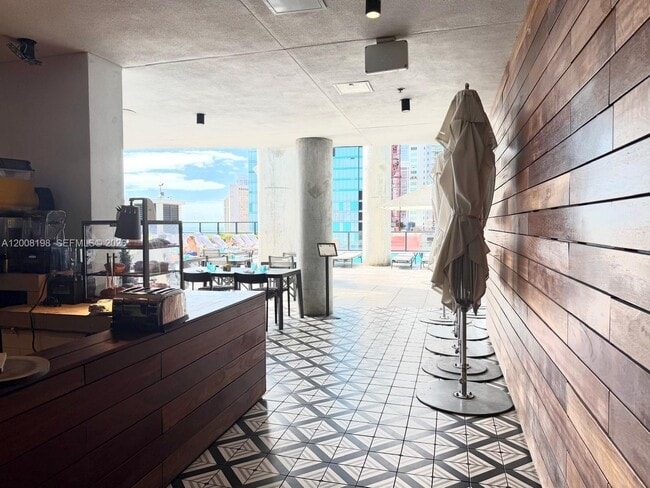 Building Photo - 398 NE 5th St