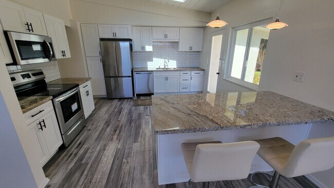Building Photo - Beautifully renovated 4bd/2ba home in Bay Ho!