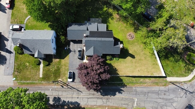 Building Photo - 611 Woodside Ave