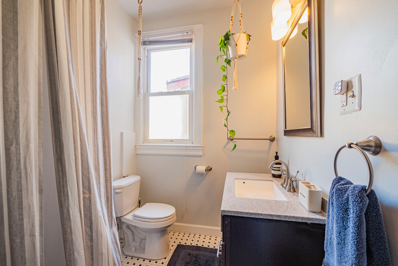 Building Photo - 3542 10th St NW