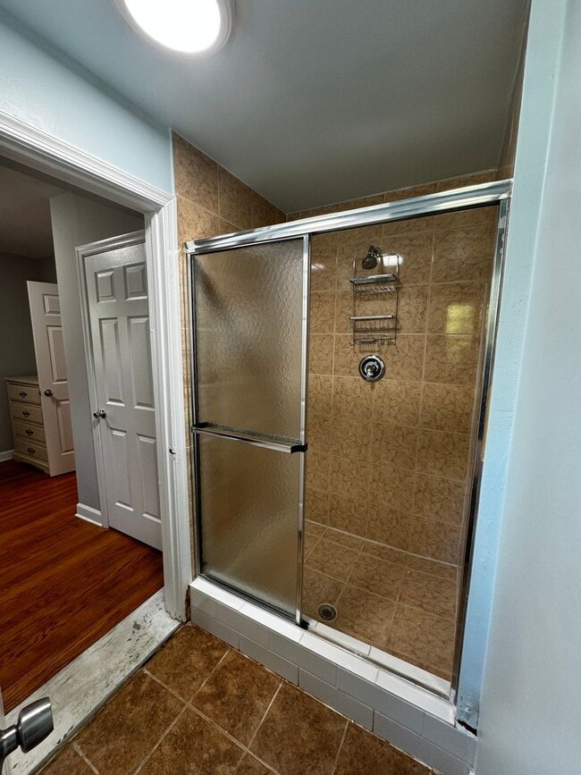 Building Photo - Spacious Furnished 4BR Home with Prime Location Near Marymount and Metro