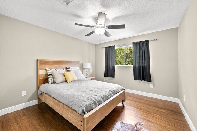 Building Photo - 43 Hickory Oak Dr