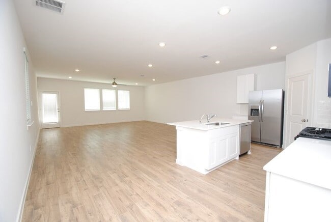 Building Photo - 3555 Adelie Ln