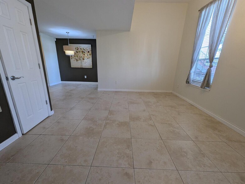 Building Photo - 1345 Crystal Way