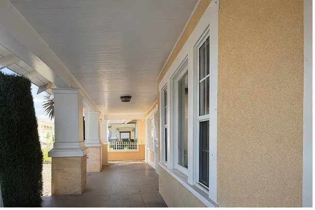 Building Photo - 1424 W 45th St