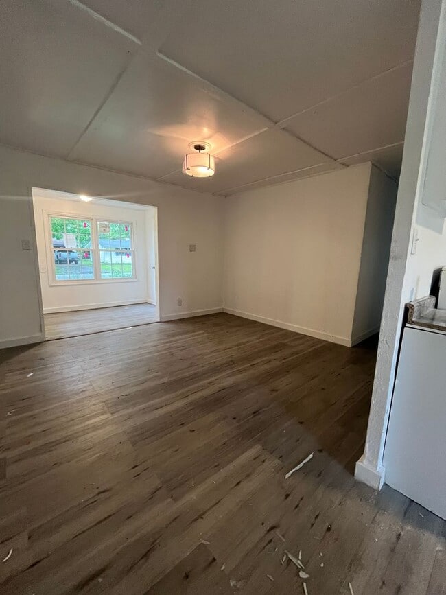 Building Photo - 4 bedroom Section 8 Approved Home