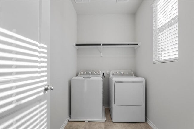 Building Photo - 241 Leeland Dr