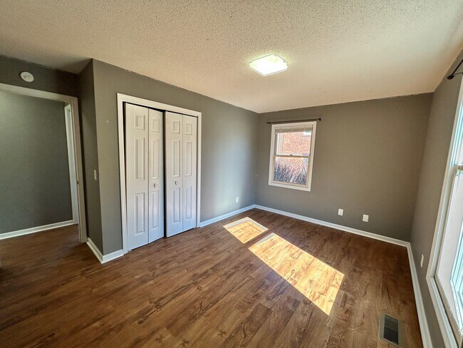 Building Photo - 1614 Wiswell Rd W