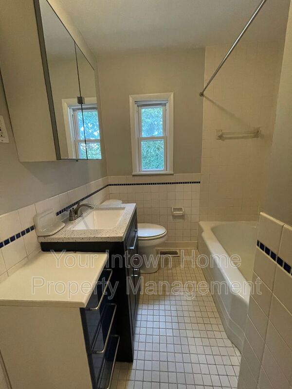 Building Photo - 2110 Cavanaugh Ave SE