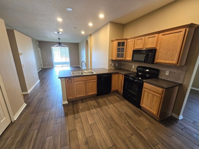 Building Photo - Waterfront View! 4 bed 2 bath 2 car garage