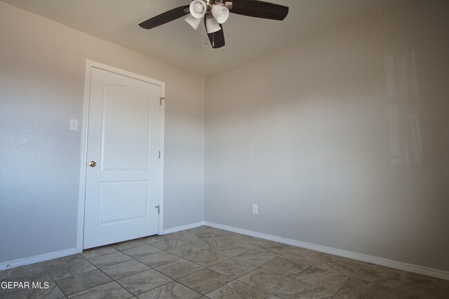 Building Photo - 6201 Tesuque Dr