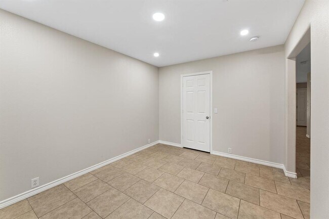Building Photo - 816 Rusk Rd
