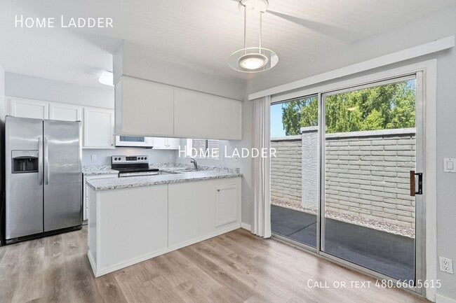 Building Photo - 1021 W Laguna Dr