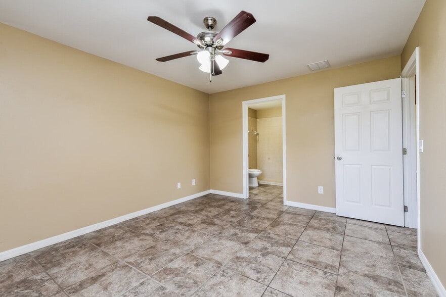 Building Photo - 3102 39th St SW