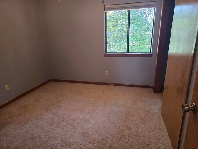 Building Photo - 3929 Balsam Dr