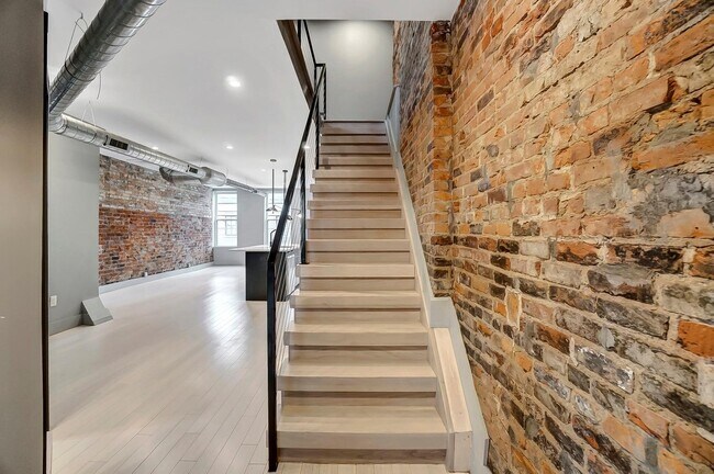 Building Photo - 1534 Republic St