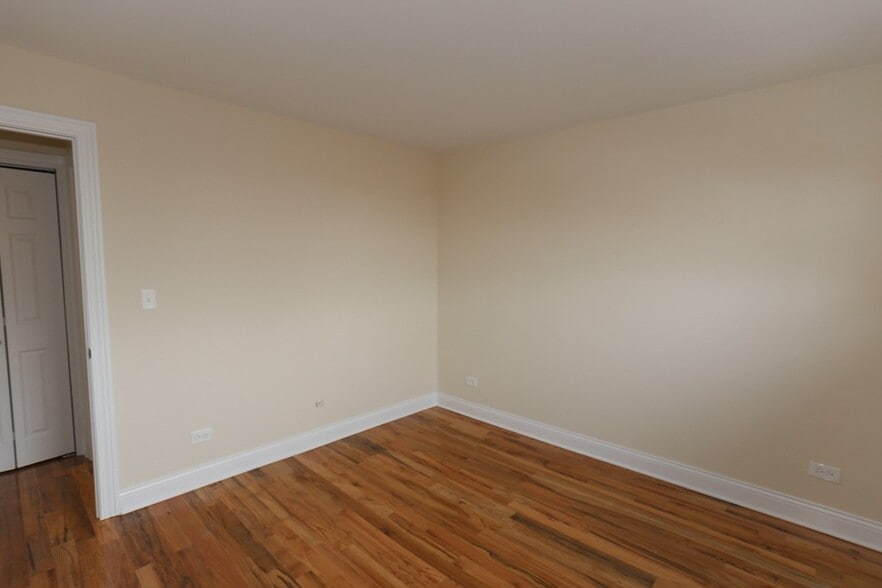 Building Photo - 567 W Arlington Pl
