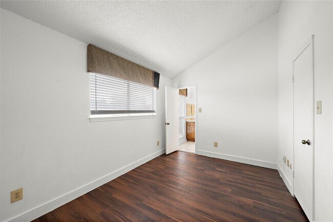 Building Photo - 9308 Westwood Village Dr