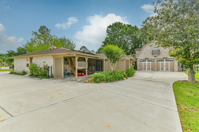 Building Photo - 807 Stadium Cir