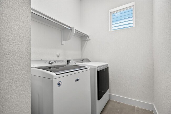 Building Photo - 6105 Florencia Ln