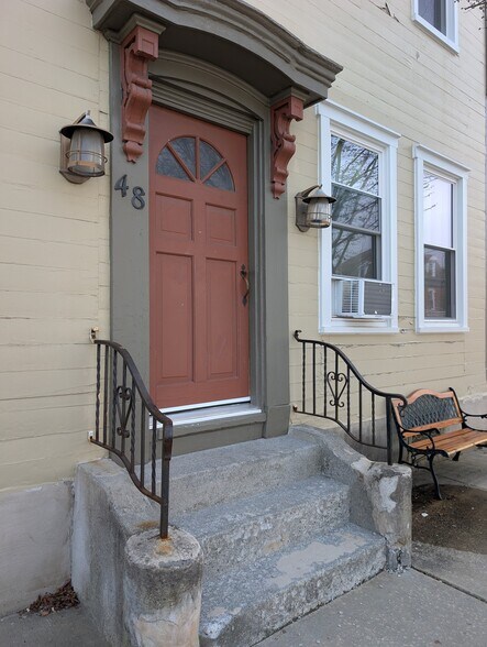 Building Photo - 48 E Main St