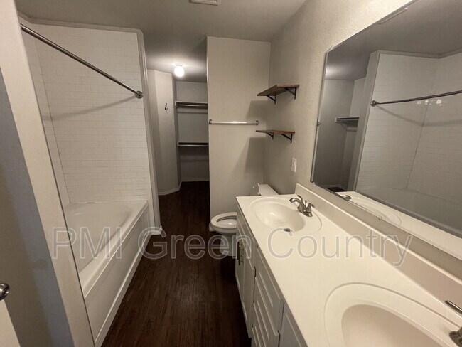 Building Photo - 14774 S Hudson Ave
