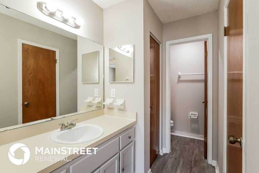 Building Photo - 1975 Blue Bird Run W