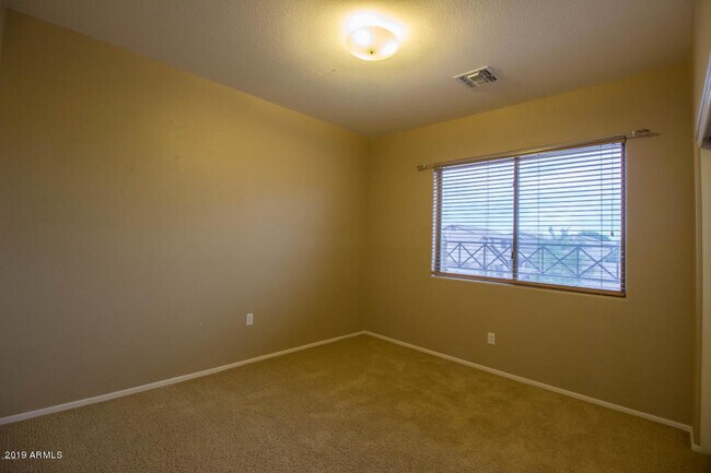 Building Photo - 1269 E Iris Dr