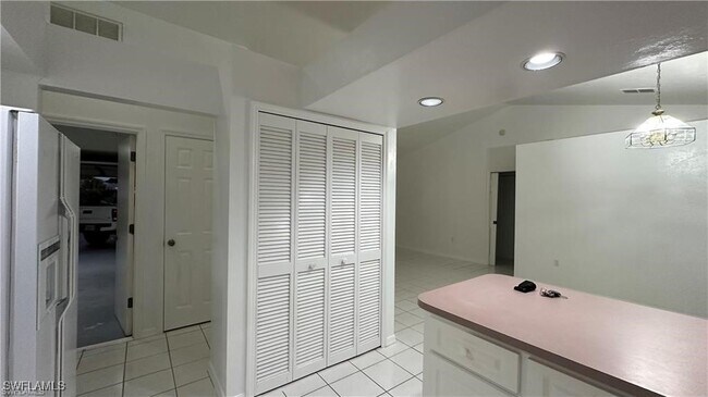 Building Photo - 701 Arianne Ct