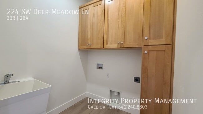 Building Photo - 224 Meadow Ln